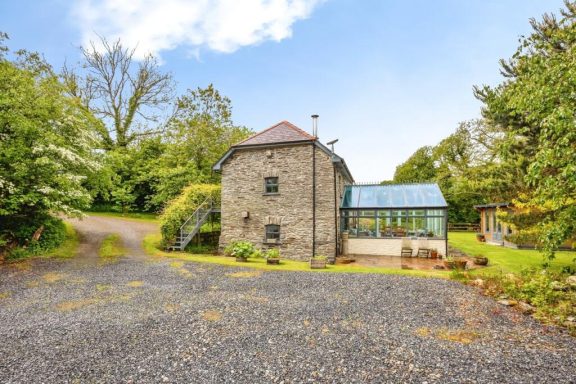 Yr Hen Felin Holiday Cottage, Pembrokeshire Sleeps 8 near to coastal towns of Newport and Cardigan